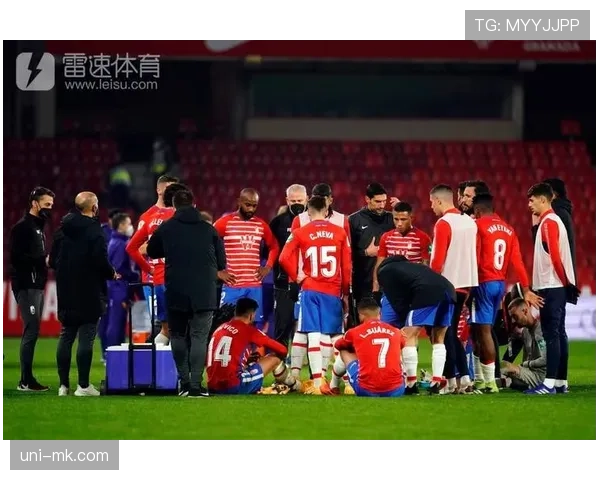 格拉纳达主场球迷高歌支持球队,尽管已连续15轮不胜 格拉纳达主场球迷高歌支持球队,尽管已连续15轮不胜